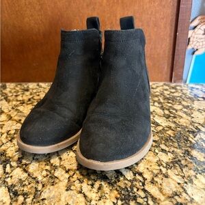 Wonder Nation Little Girls Black Suede Ankle Boots
